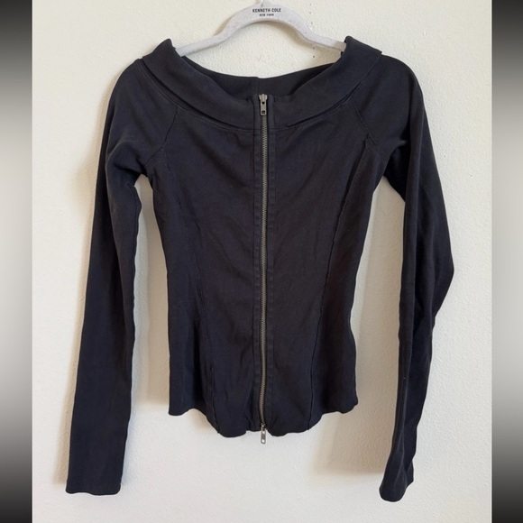 Free People We The Free Eye Candy Top Black Off Shoulder Full Zip Size M NWT - Picture 2 of 6